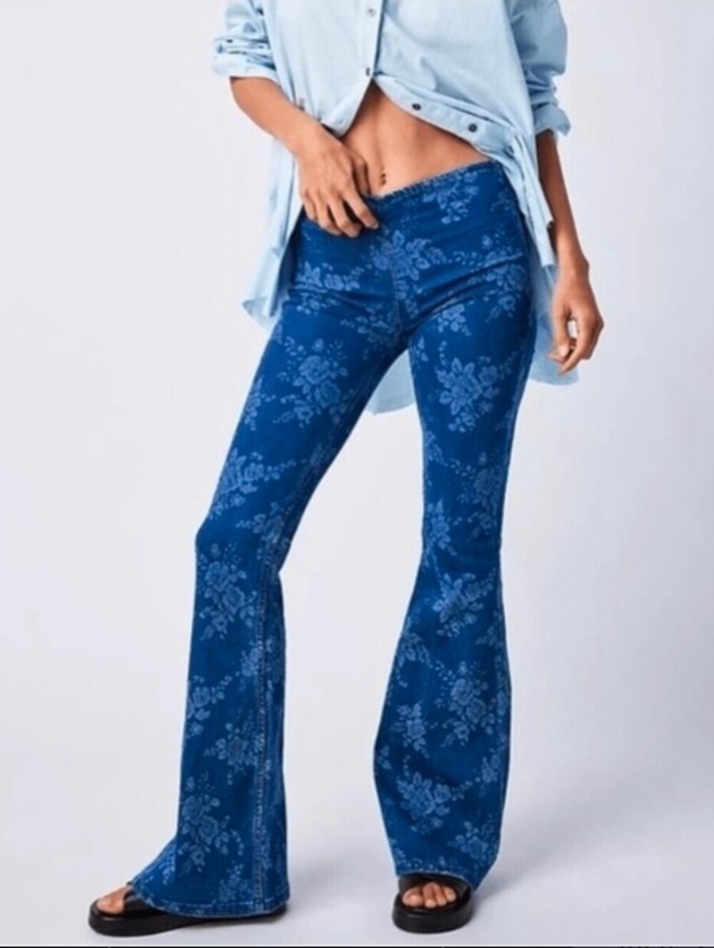We The Free People Floral Print Flared Jeans Size 25